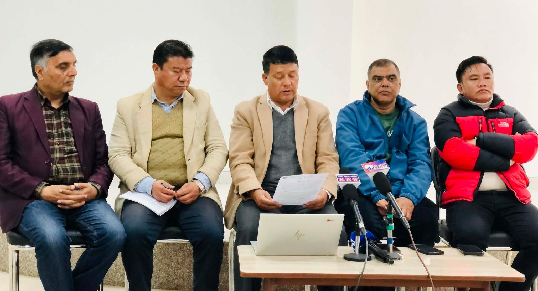 ‘क्षणिक लो...