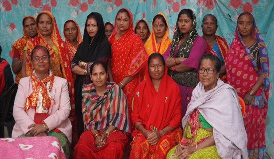 कांग्रेस परित्याग गरी ५२ महिला एमालेमा प्रवेश