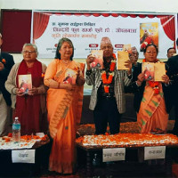 किसानलाई कृषि सिकाउँदै कृषक पाठशाला