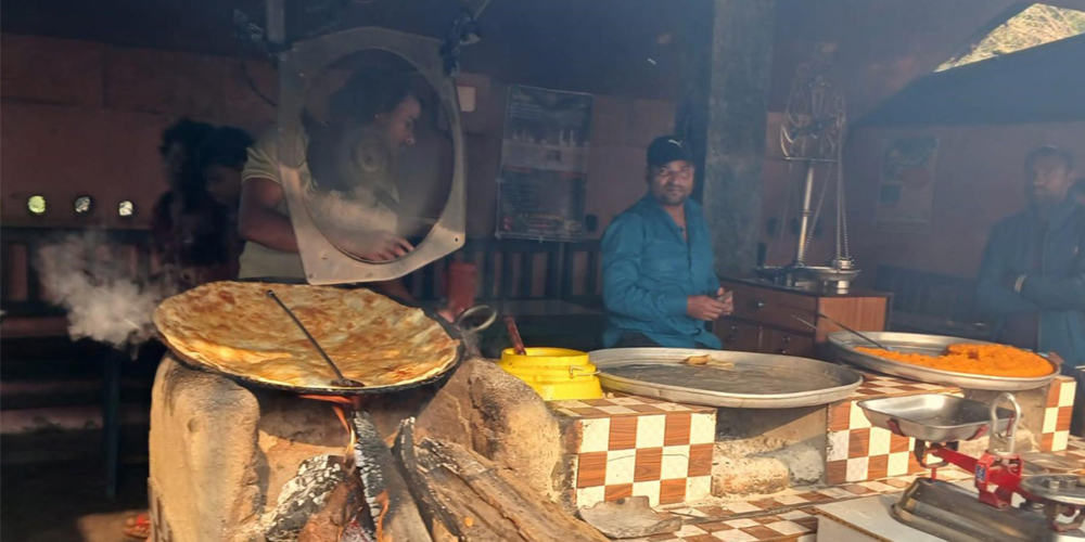 चार दशकदेखि हलुवा–पराठाको स्वाद चखाउँदै अरमान