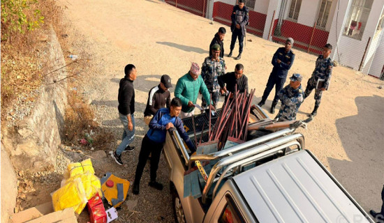 हिउँदयाम सुरु भएसँगै डढेलो रोकथाम गर्न सामग्री हस्तान्तरण