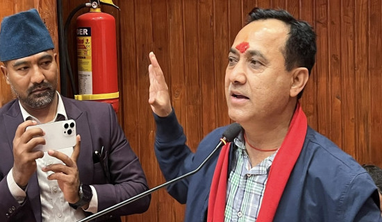 मतदातालाई उत्साह जगाउदै उम्मेदवार