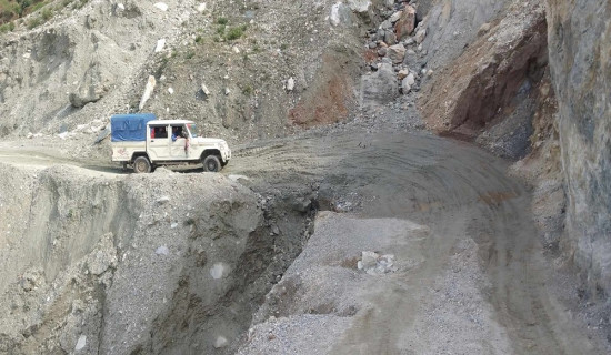 सडक निर्माण नभएको मतदाताका गुनासो