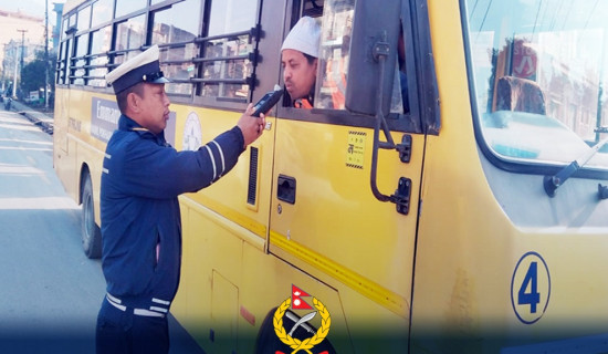 मापसे गरी स्कुल बस चलाउने पाँच पक्राउ