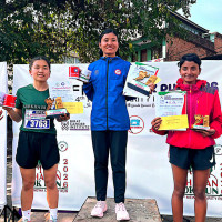 ‘साहसिकसँगै रमाइलो खेल’स्केटिङ