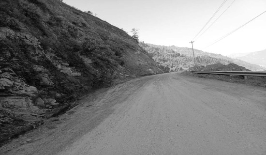 अढाई वर्षपछि हटाइयो पहिरो