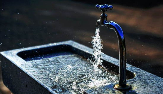 उम्मेदवारसँग खानेपानी माग्दै मतदाता