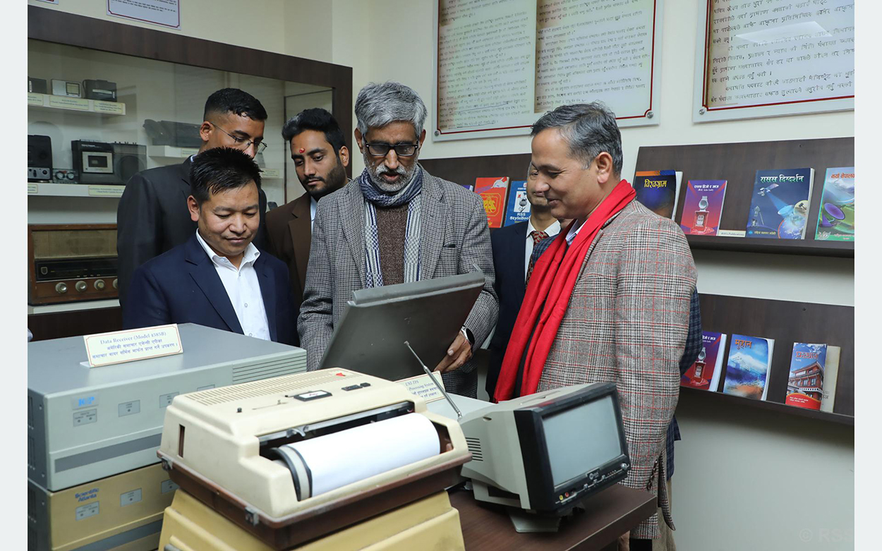 गृहमन्त्री अर्यालद्वारा ‘रासस मिडिया सङ्ग्रहालय’ अवलोकन