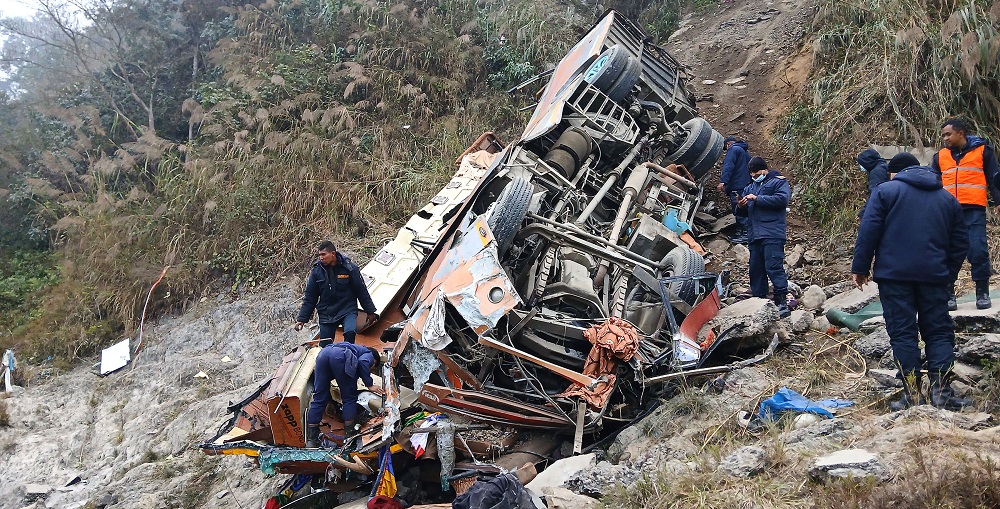 धादिङ बस दुर्घटना : २२ घाइतेको काठमाडौँमा उपचार हुँदै, थप एकको मृत्यु