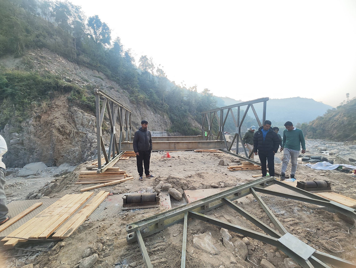 फेमे खोलामा बेलिब्रिज जडान सुरु