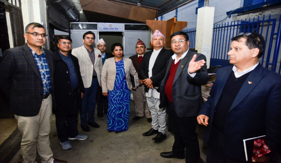 सञ्चार मन्त्रालयका सचिव बस्नेतद्वारा गोरखापत्र संस्थानको अवलोकन निरीक्षण (फोटो फिचर)