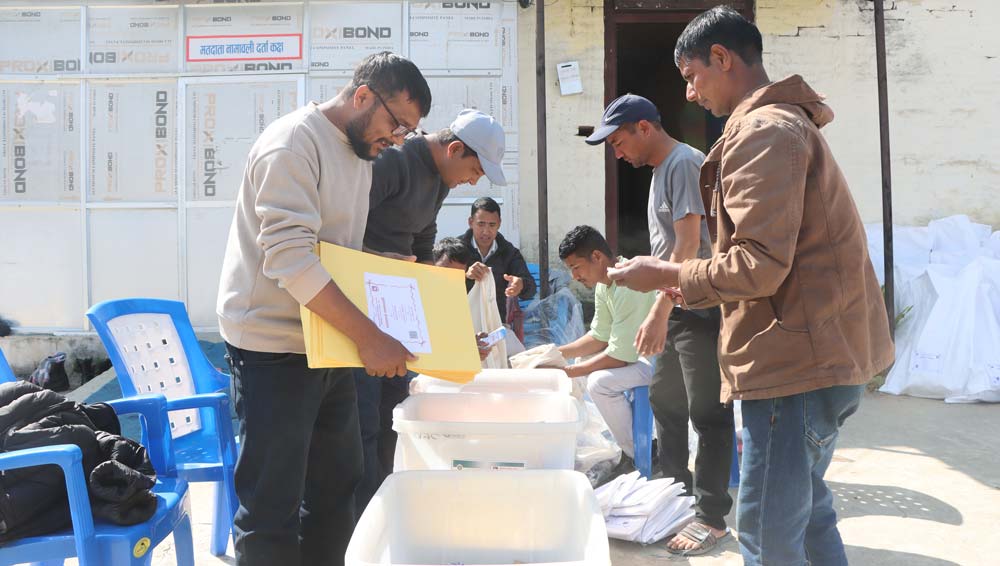 सबै जिल्लामा पुगे निर्वाचन सामग्री