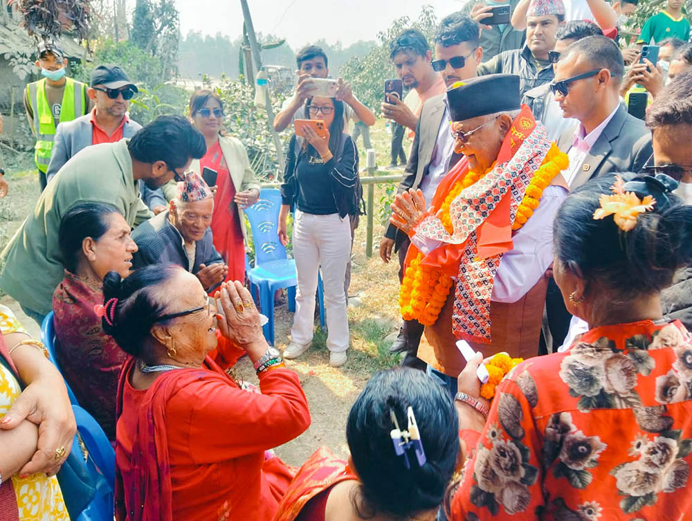 अध्यक्ष ओलीको घरदैलो : विकास र भूमिसम्बन्धी समस्या समाधान गर्ने आश्वासन