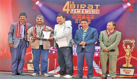 केकी र विजयलाई अवार्ड