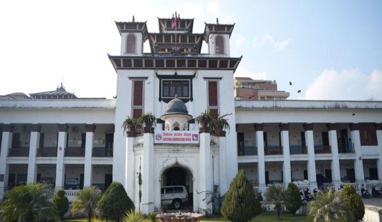 उम्मेदवार, शिक्षक र कर्मचारीलाई जरिबाना