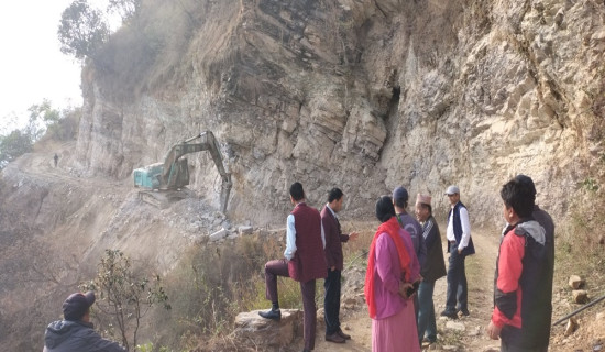 जैमिनीको विकट धुस गाउँमा सडक पुग्यो