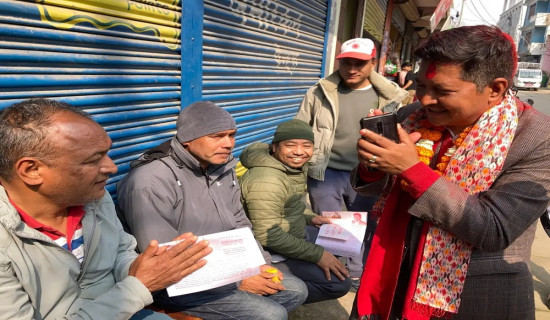 बागलुङ बजारमा केसीको घरदैलो