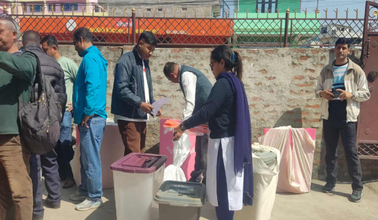 हेलिकोप्टरबाट लिमी र चाला पुगे निर्वाचन कर्मचारी