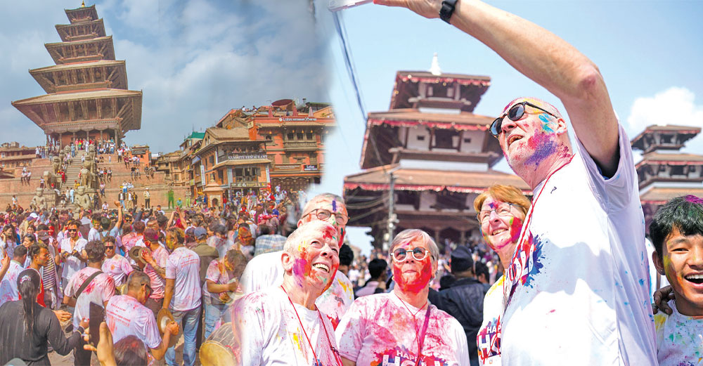 नेपालीसँगै रङ्गिए पर्यटक