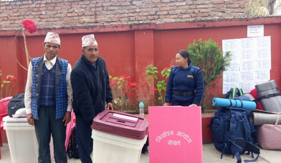 विकट बस्तीको विपन्न परिवारलाई सेनाको घुम्ती स्वास्थ्य सेवा