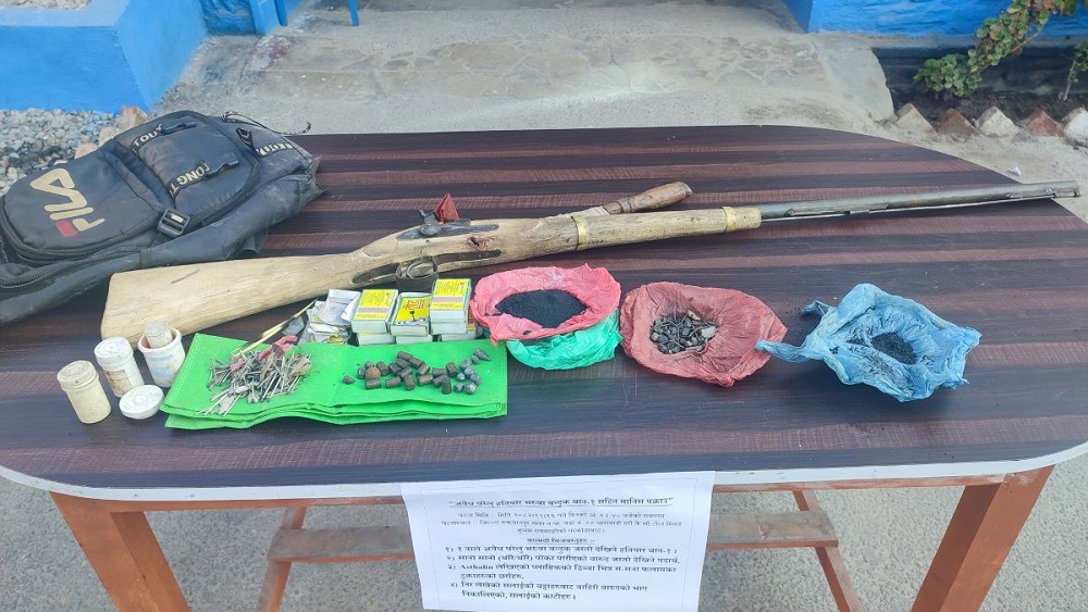 भरुवा बन्दुकसहित दुईजना पक्राउ