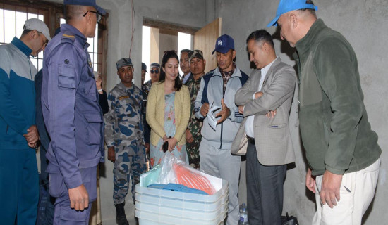 विद्यालय बन्द गरी काठमाडौंमा शिक्षकको प्रदर्शन (फोटो फिचर)