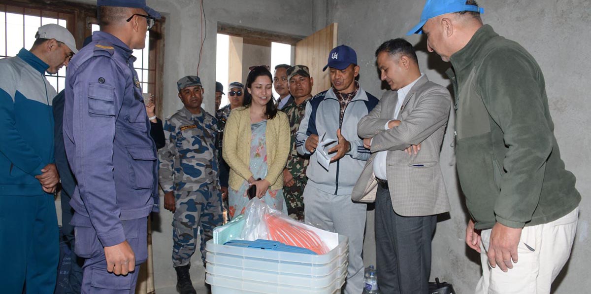 निर्वाचन सुरक्षा बुझ्न गृहमन्त्री दुर्गम क्षेत्रका मतदान केन्द्रमा