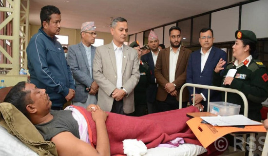 गृहमन्त्री अर्यालद्वारा रामेछाप दुर्घटनाका घाइतेको स्वास्थ्य अवस्थाबारे जानकारी