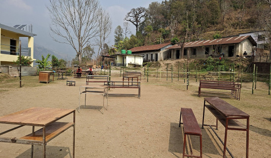 लमजुङका मतदान केन्द्रमा बुथ निर्माण