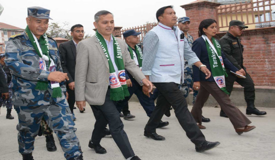 गृहमन्त्रीद्वारा तार्केश्वरका मतदान स्थलको अनुगमन, ढुक्क भएर मतदान गर्न आग्रह