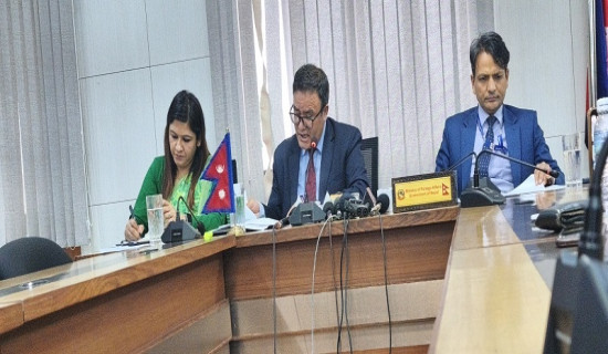 ट्रान्जिटमा रोकिएका नेपालीलाई खाने बस्ने व्यवस्था