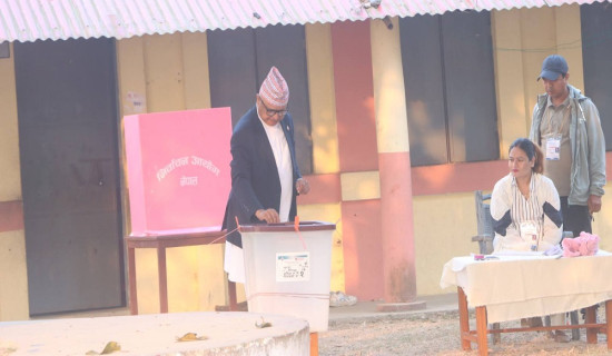 झापामा मुख्यमन्त्री कार्कीद्वारा मतदान