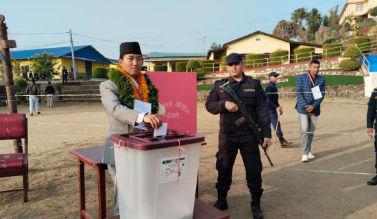 एमाले उम्मेदवार सुहाङद्वारा मतदान