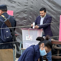 धरहराको लिफ्ट बिग्रँदा सास्ती