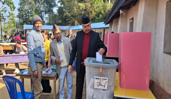 पूर्वप्रधानमन्त्री खनालद्वारा मतदान