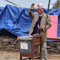 सुनसरी–१ मा अध्यक्ष हर्कराज राई द्वारा मतदान