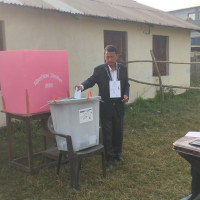 मन्त्रिपरिषद्का पूर्वअध्यक्ष रेग्मीद्वारा मतदान