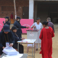 मन्त्रिपरिषद्का पूर्वअध्यक्ष रेग्मीद्वारा मतदान