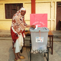 एक सय पाँच वर्षीय खड्काले गर्नुभयो पहिलो मतदान