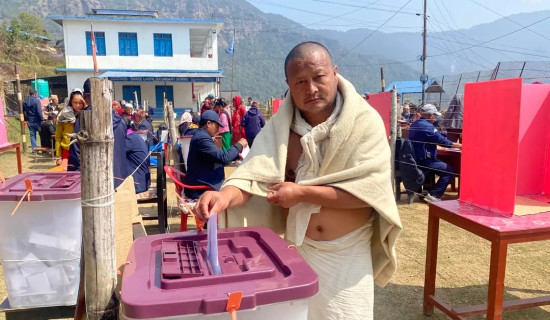 किरिया बसेका दिपेन्द्र रानाले गर्नुभयो मतदान