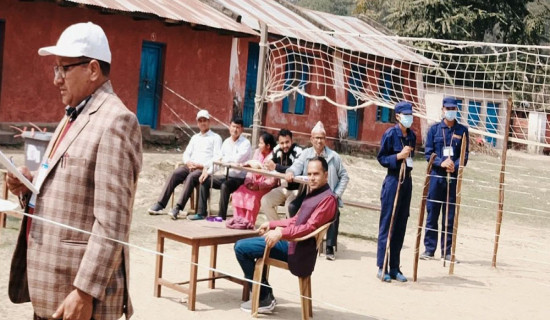 तस्बिरमा विशिष्ट व्यक्तिको मतदान