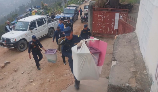 भूकम्पले क्षतिग्रस्त भवनमा मतगणना