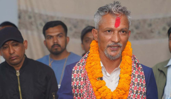 राष्ट्रपतिसमक्ष पाँच राजदूतद्वारा ओहोदाको प्रमाणपत्र पेस