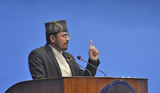 प्रहरी महानिरीक्षक कुँवरलाई दर्ज्यानी चिह्न प्रदान