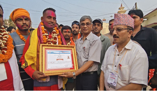 काठमाडौँका १० वटै निर्वाचन क्षेत्रमा धमाधम मनोनयन दर्ता (फाेटाे फिचर)