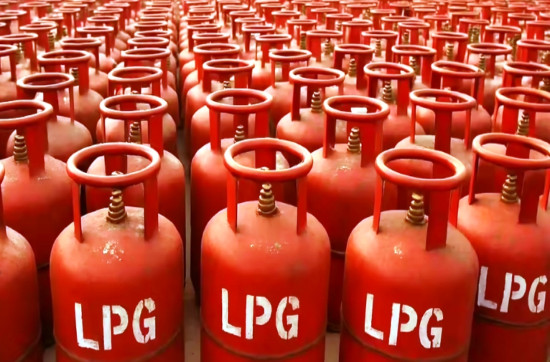 ग्यास सङ्कटले भारतका रेस्टुरेन्ट जोखिममा