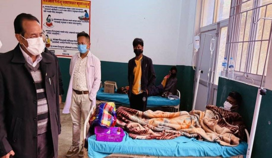 दादुरा प्रभावित क्षेत्रमा स्वास्थ्यमन्त्री पाठक