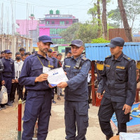 हुम्लामा विद्यालय खुलेकै दिन विद्यार्थीका हातमा पाठ्यपुस्तक