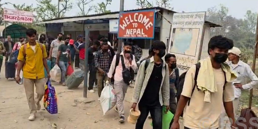 मतदानपछि मतदाता भारत फर्किन थाले