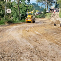 ग्यास सिलिन्डर पड्केर तीन घाइते